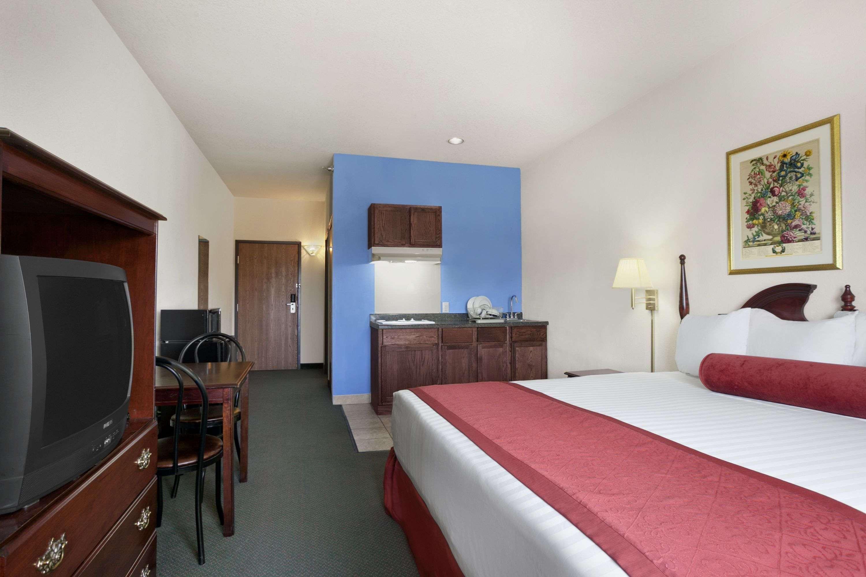 Days Inn & Suites By Wyndham Romeoville Zewnętrze zdjęcie